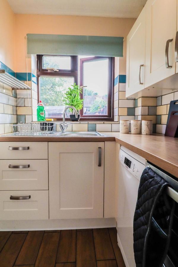 Spacious 1 Bed Flat-Free Parking Hillingdon Extérieur photo
